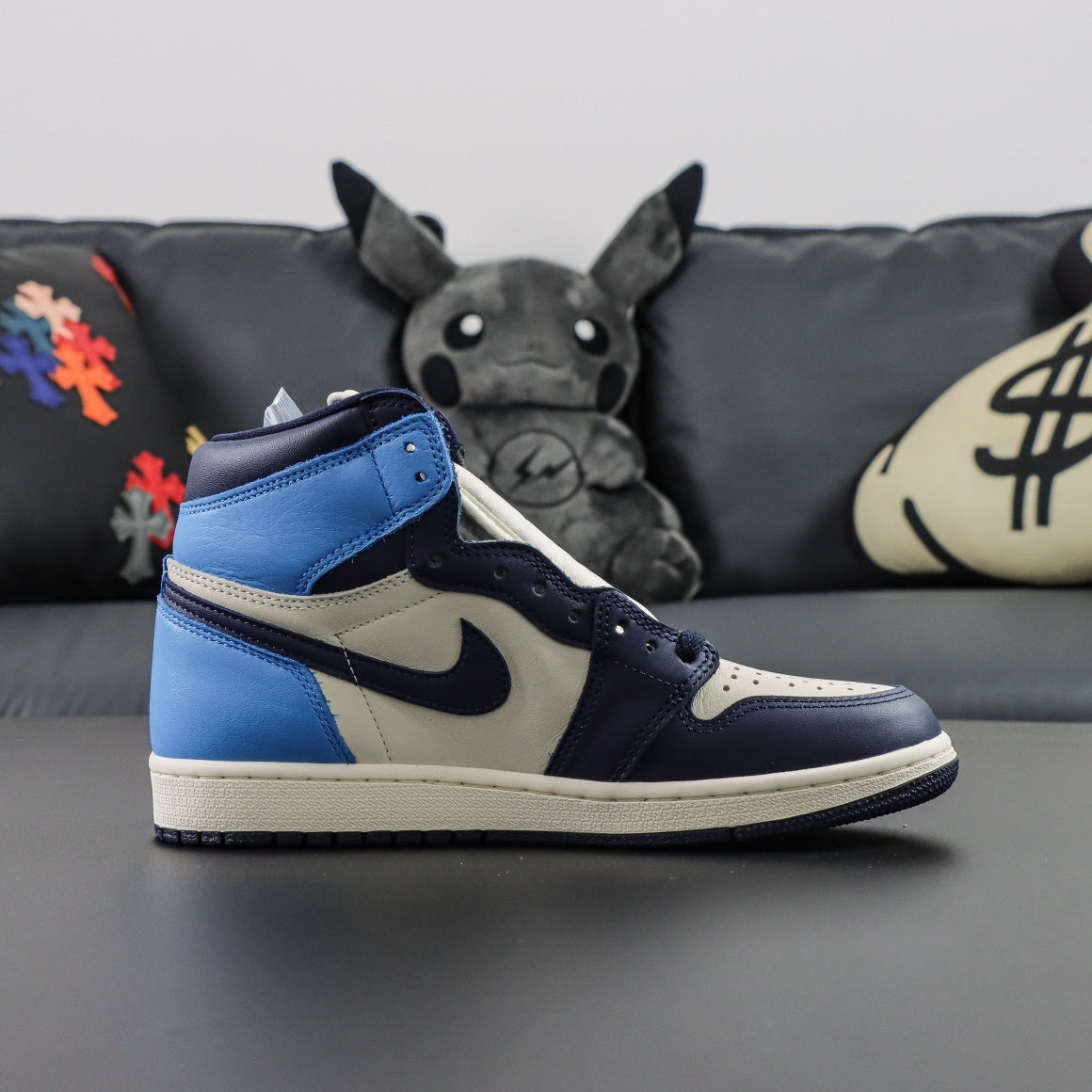 Air Jordan 1 Retro High OG Obsidian