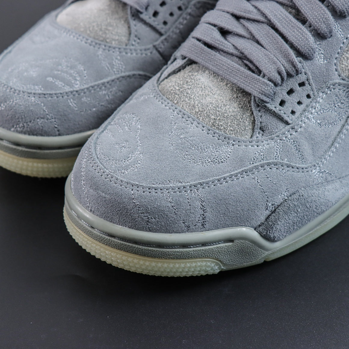 Air Jordan 4 Kaws