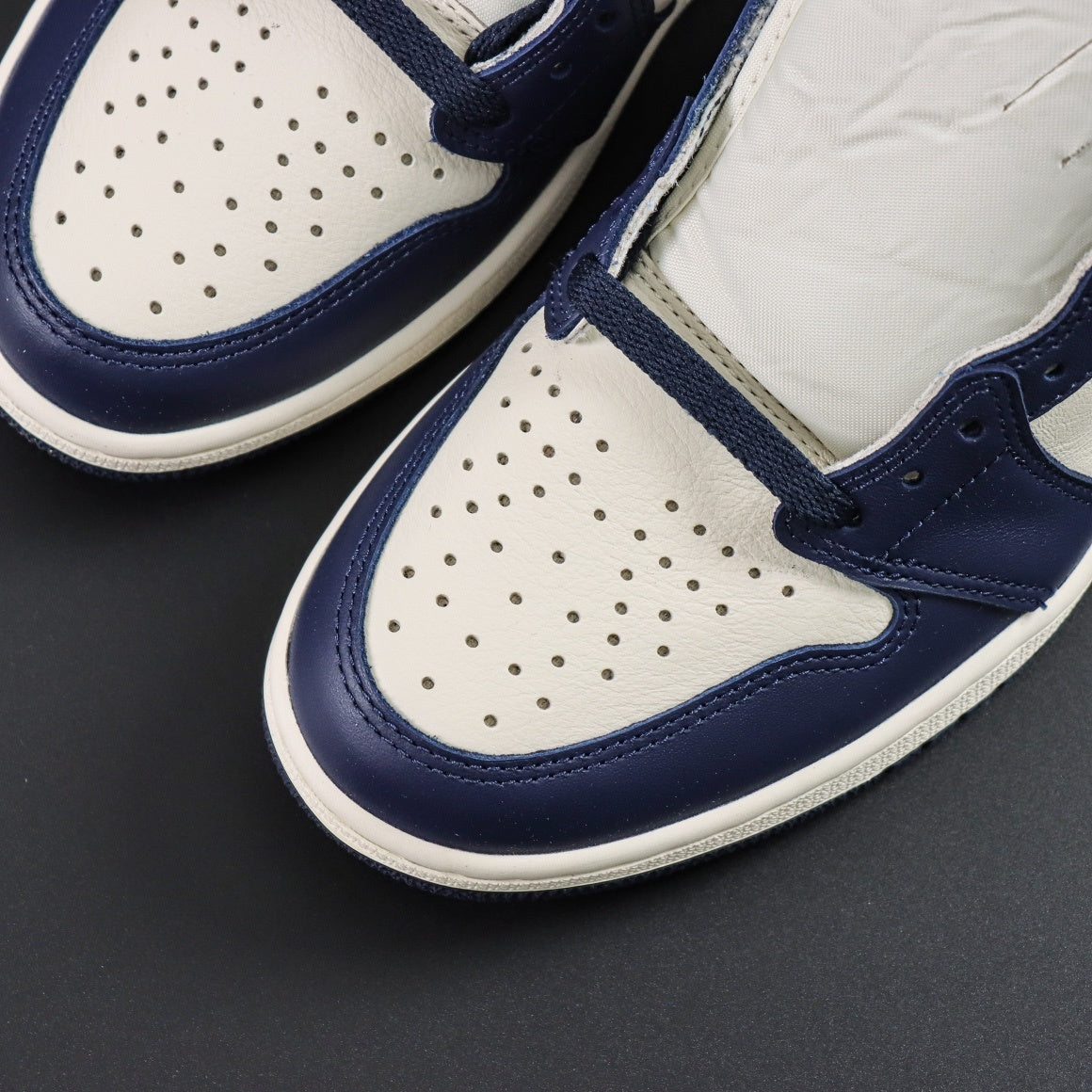 Air Jordan 1 Retro High OG Obsidian