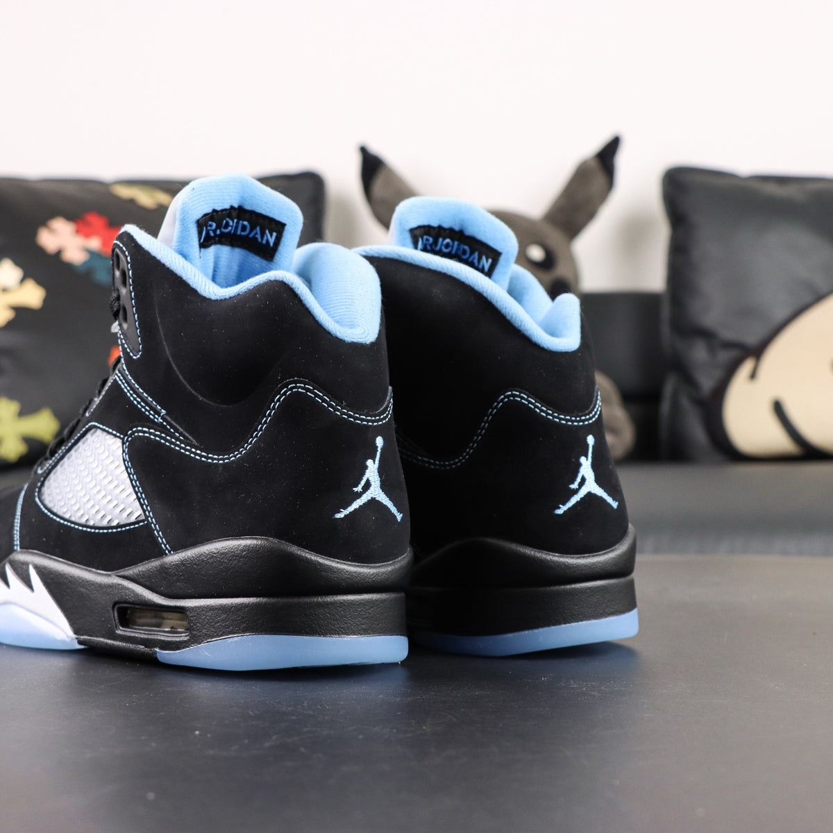 Jordan 5 Retro Black University Blue (2026)