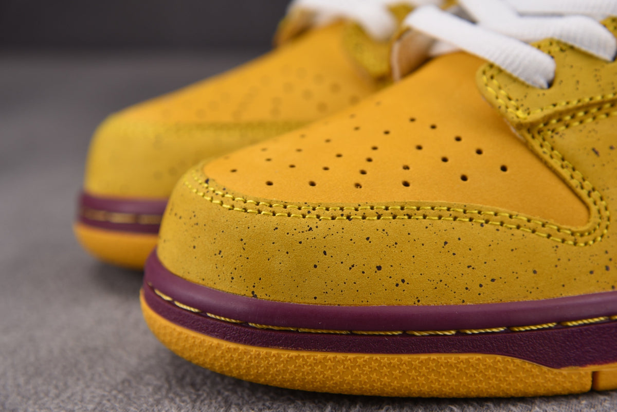 Nike SB Dunk Yellow Lobster