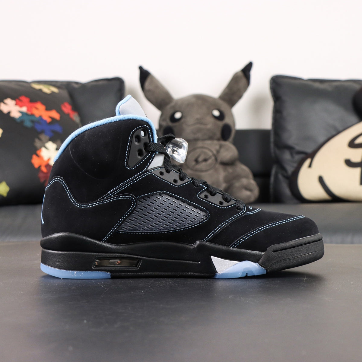 Jordan 5 Retro Black University Blue (2026)