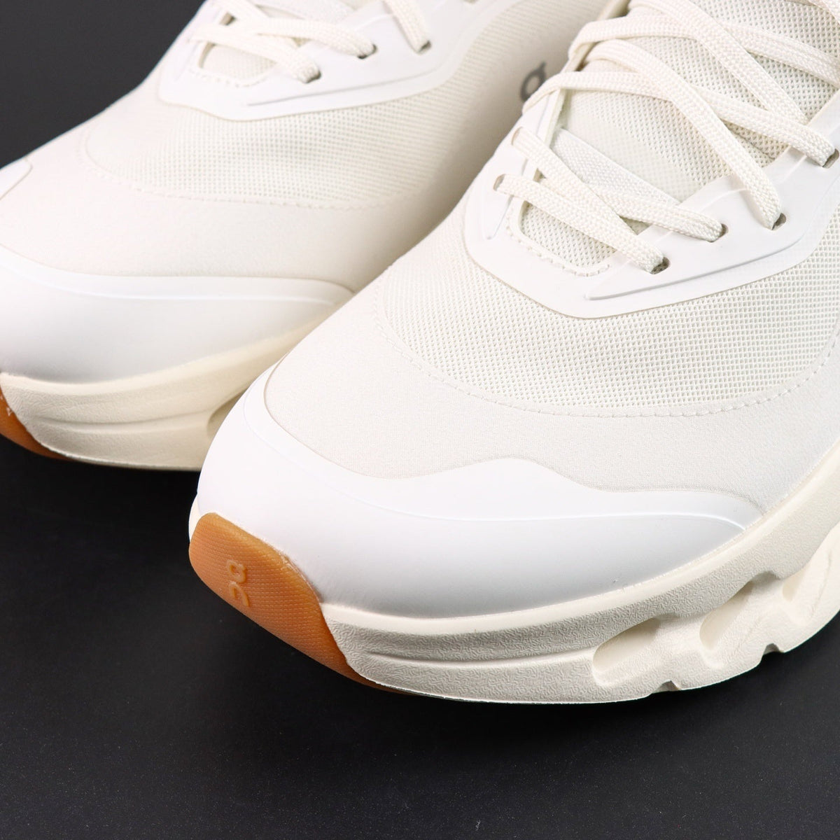 Cloudsurfer white