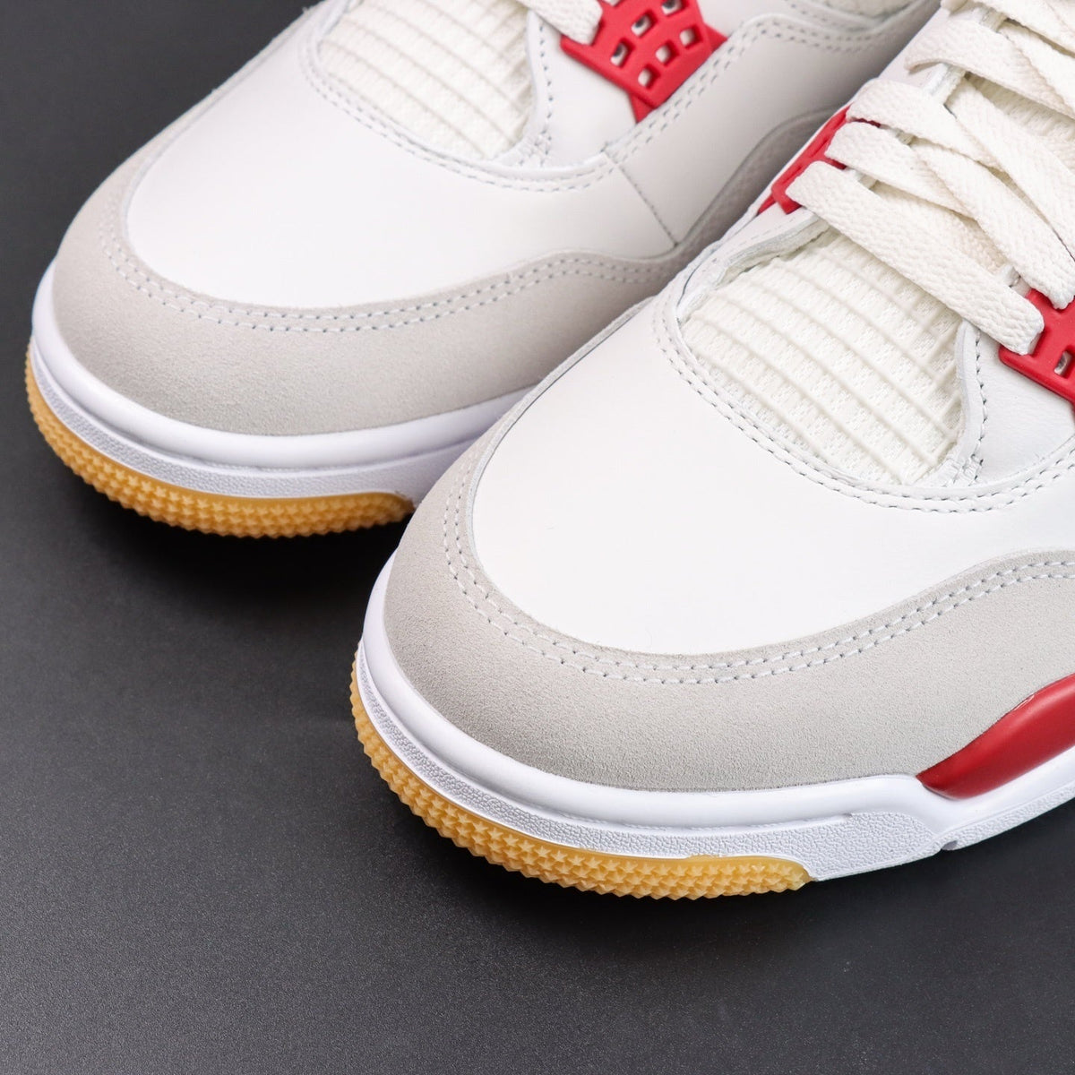 Air Jordan 4 x Nike SB Varsity Red