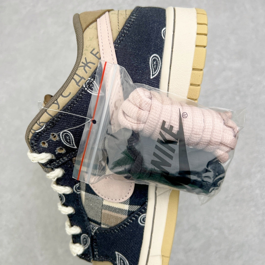 Nike SB Dunk x Travis Scott