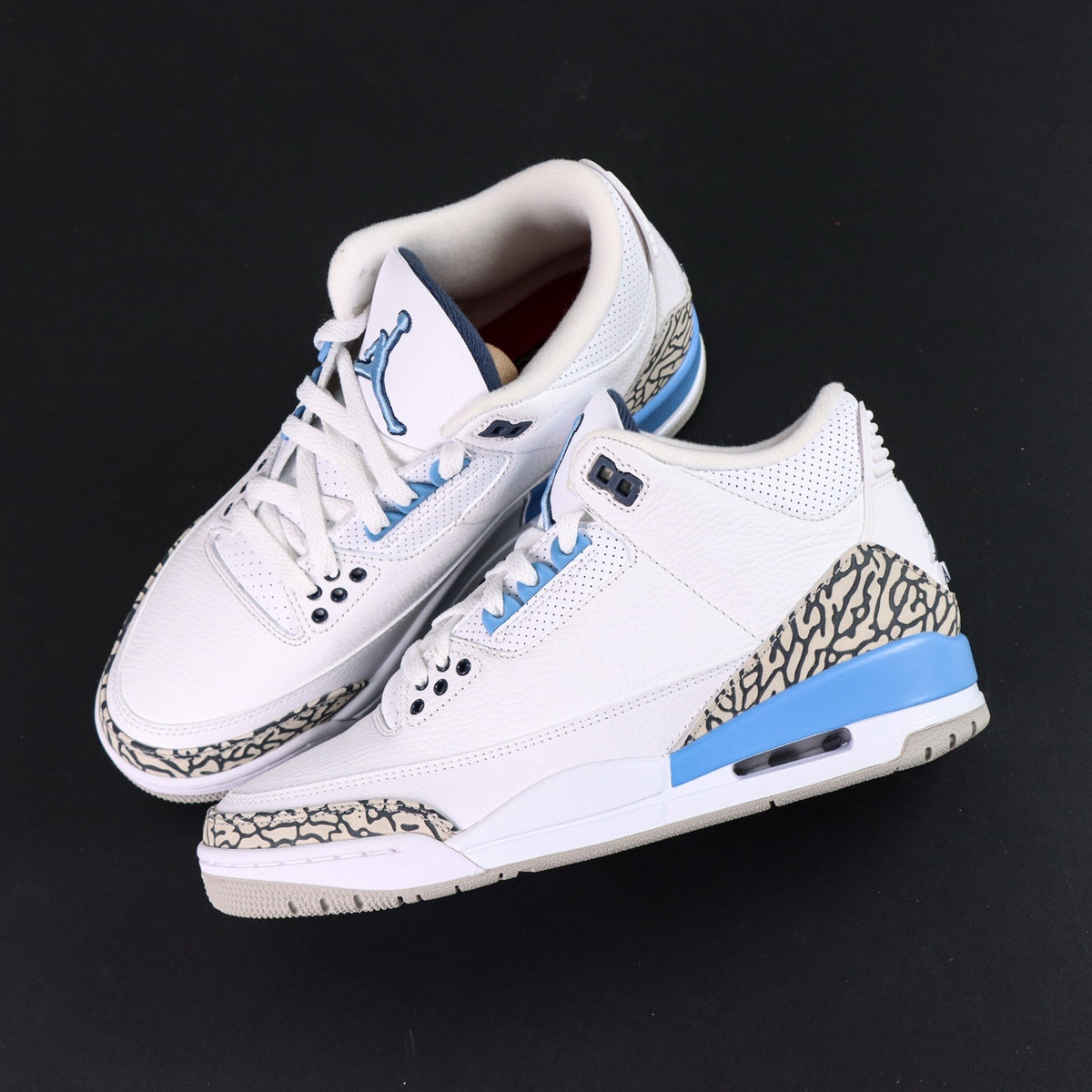 Air Jordan 3 Retro OG UNC [2020]