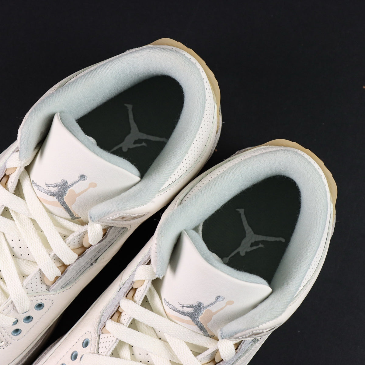 Air Jordan 3 Retro OG Craft Ivory's