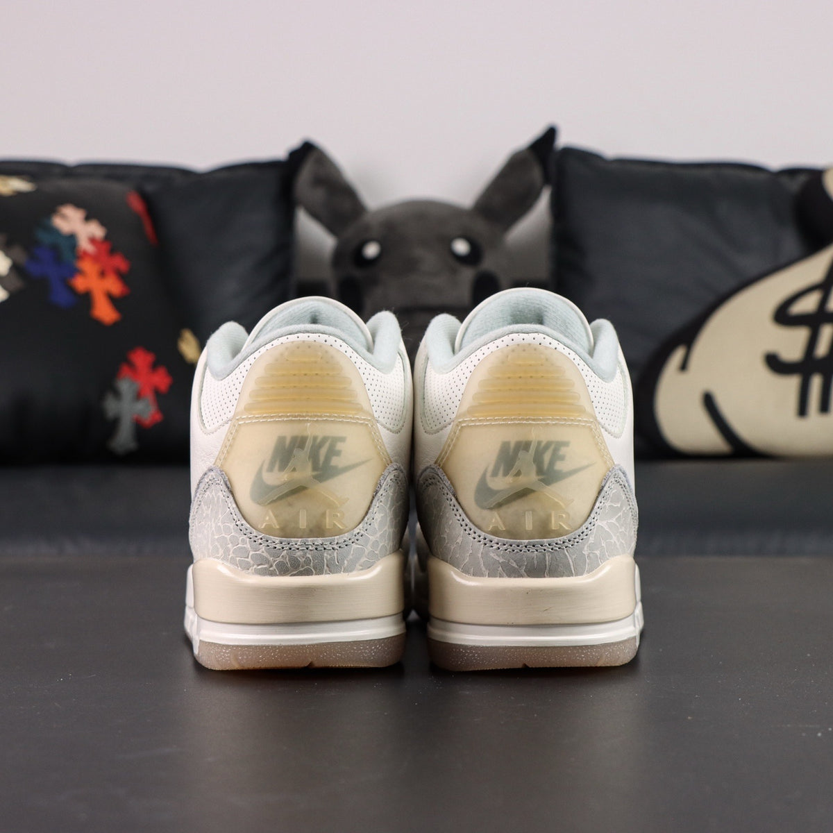 Air Jordan 3 Retro OG Craft Ivory's
