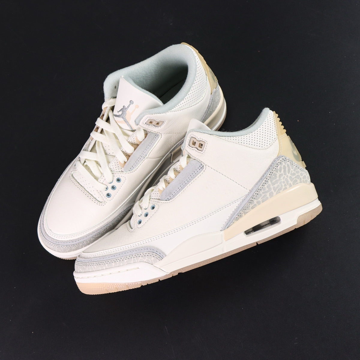 Air Jordan 3 Retro OG Craft Ivory's