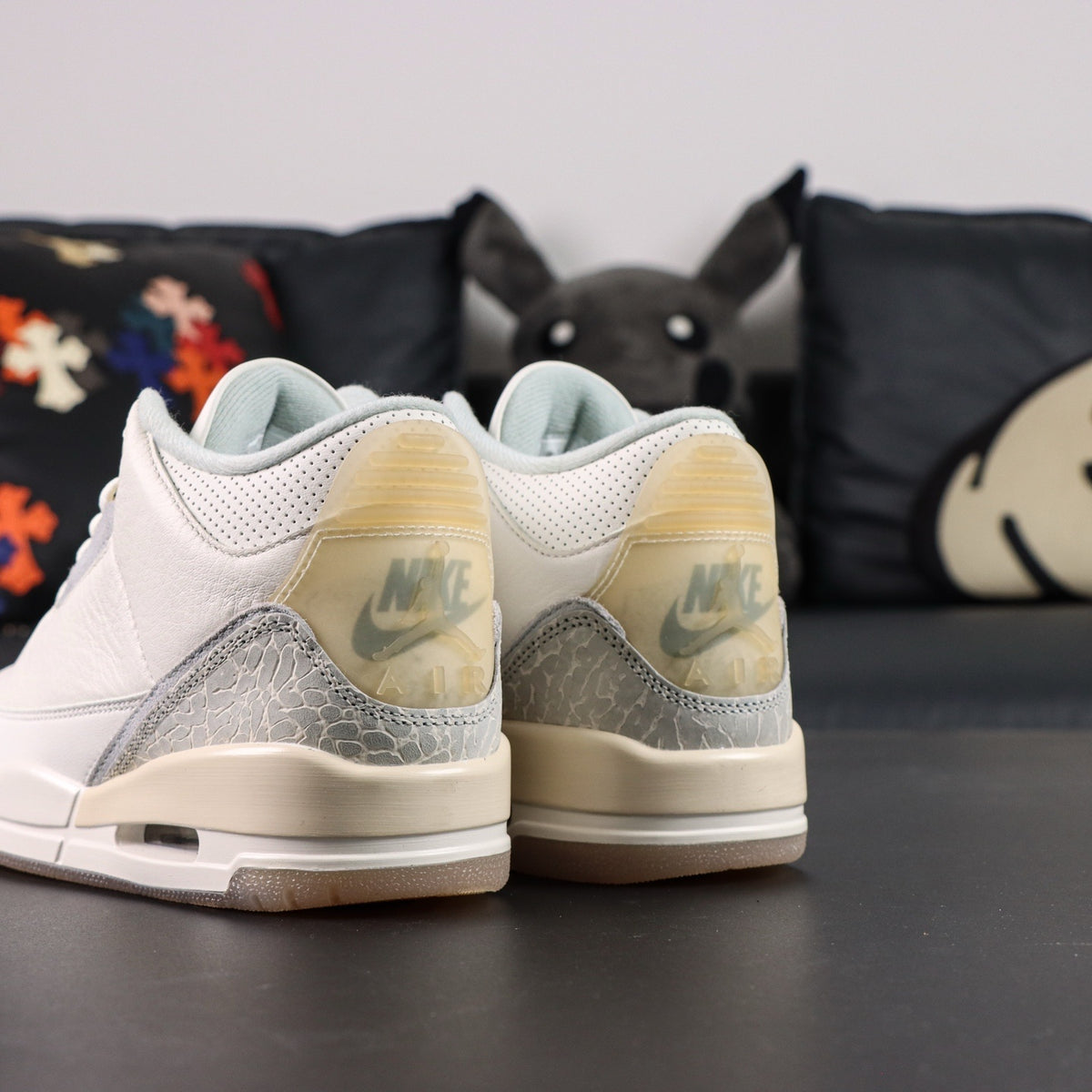 Air Jordan 3 Retro OG Craft Ivory's
