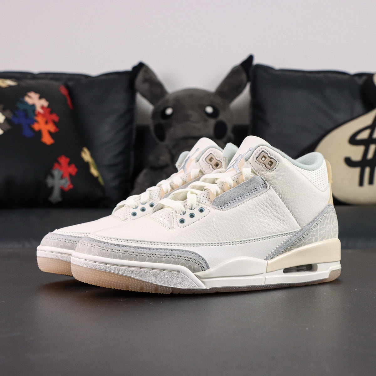 Air Jordan 3 Retro OG Craft Ivory's